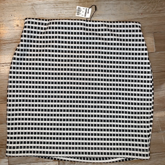 NWT MINI SKIRT - Picture 1 of 2